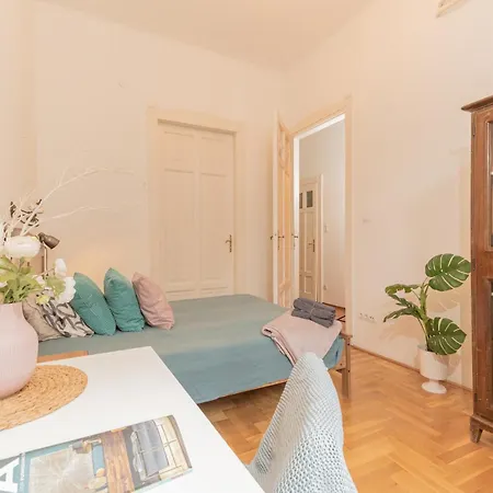 Cozy Vac Street Studio *